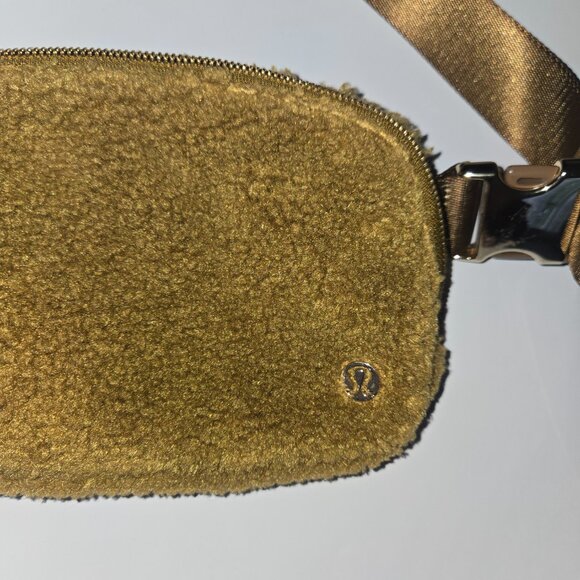 LULULEMON SHERPA EVERYWHERE BELT BAG - Picture 2 of 9
